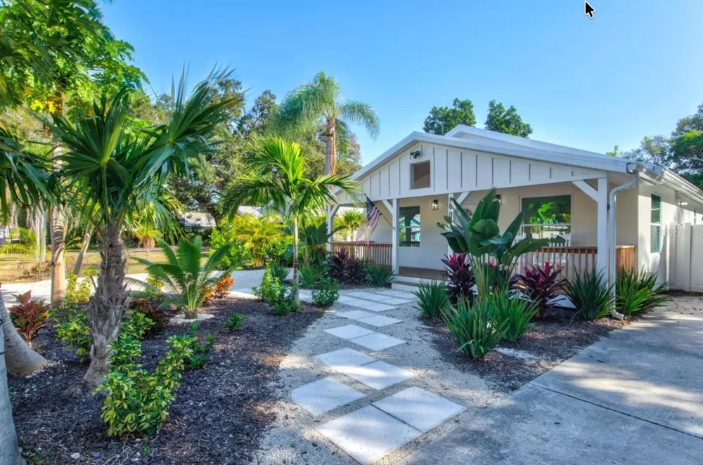 607 37TH STREET W Bradenton, FL 34205