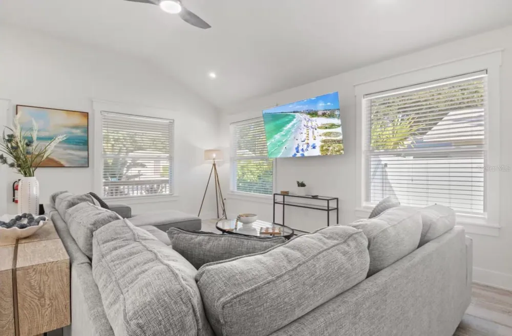 607 37TH STREET W Bradenton, FL 34205