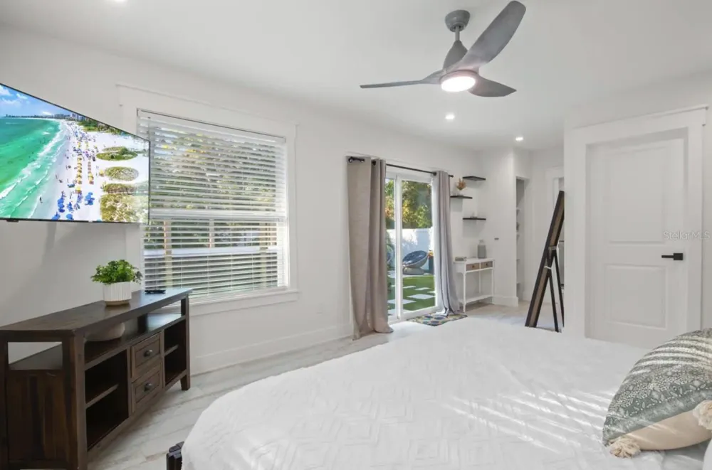 607 37TH STREET W Bradenton, FL 34205