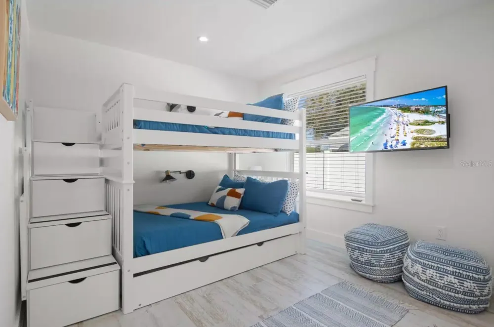 607 37TH STREET W Bradenton, FL 34205