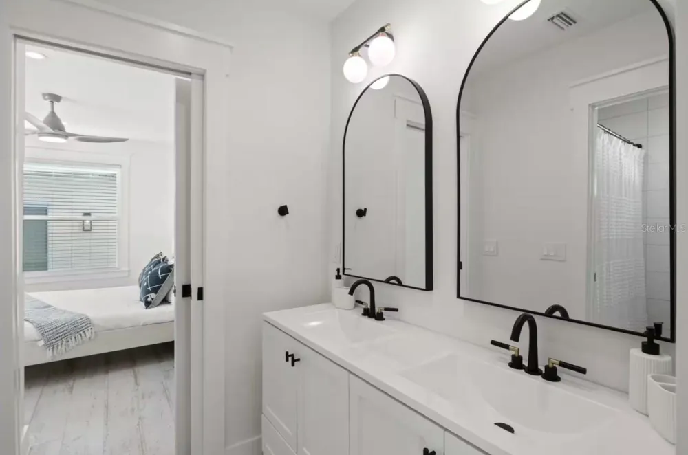 607 37TH STREET W Bradenton, FL 34205
