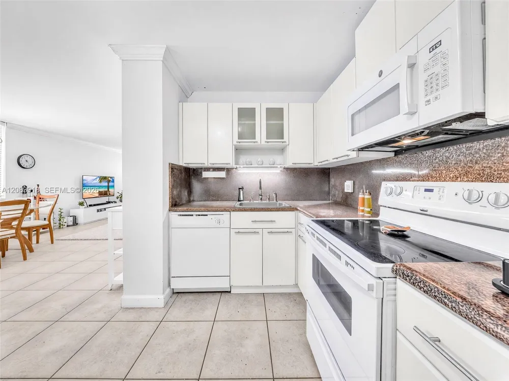 2016 Bay Dr #203 Miami Beach, FL 33141