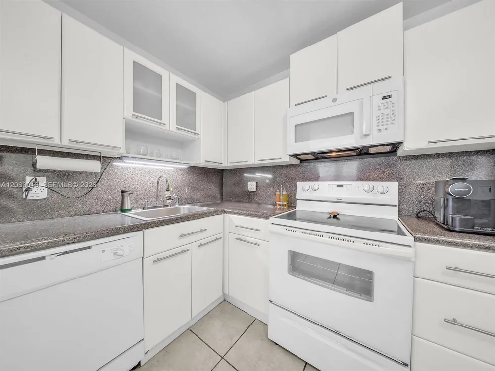 2016 Bay Dr #203 Miami Beach, FL 33141
