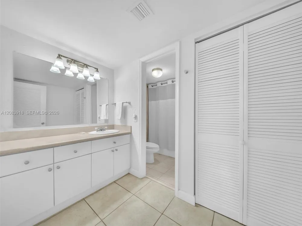2016 Bay Dr #203 Miami Beach, FL 33141
