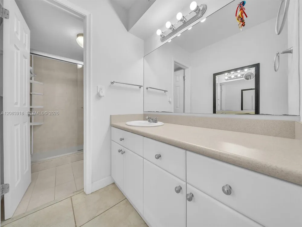 2016 Bay Dr #203 Miami Beach, FL 33141