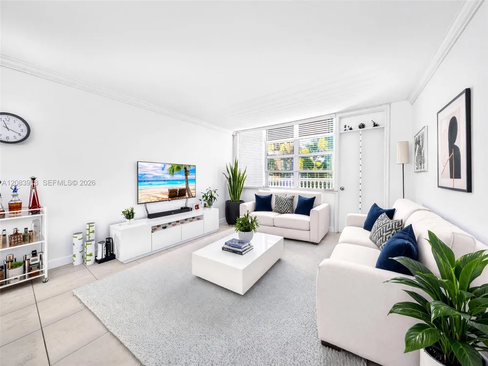2016 Bay Dr #203 Miami Beach, FL 33141