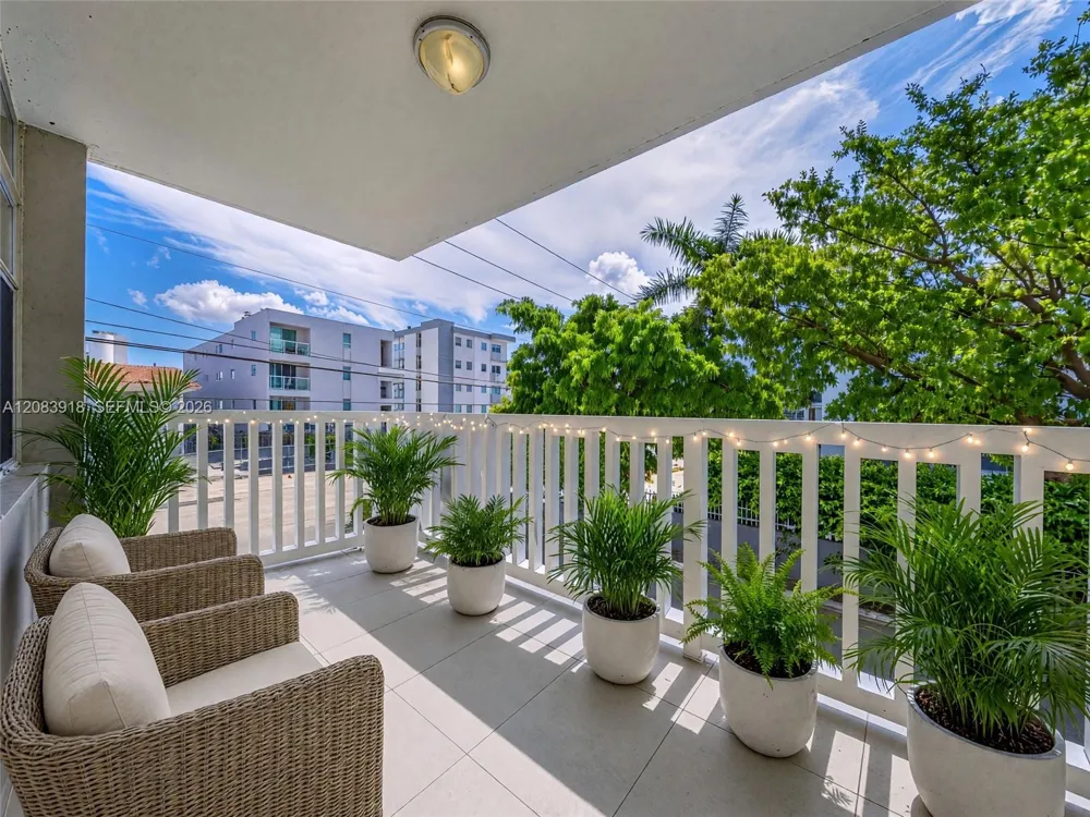 2016 Bay Dr #203 Miami Beach, FL 33141
