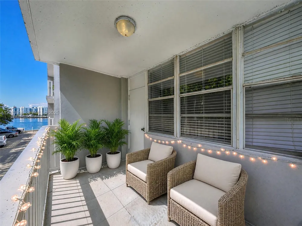 2016 Bay Dr #203 Miami Beach, FL 33141