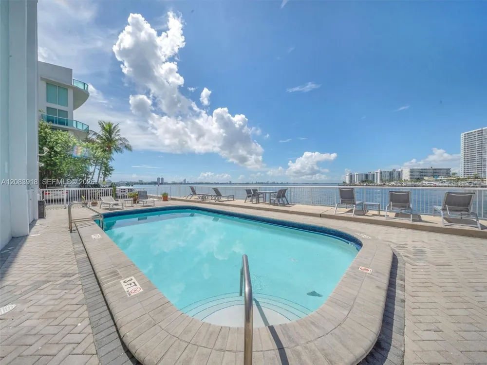 2016 Bay Dr #203 Miami Beach, FL 33141