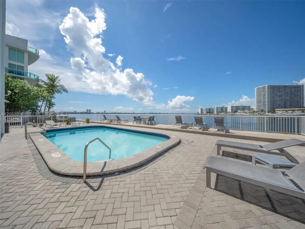 2016 Bay Dr #203 Miami Beach, FL 33141