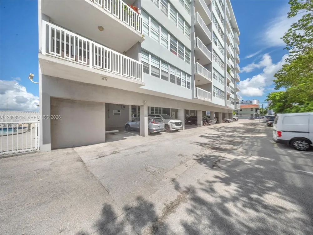 2016 Bay Dr #203 Miami Beach, FL 33141