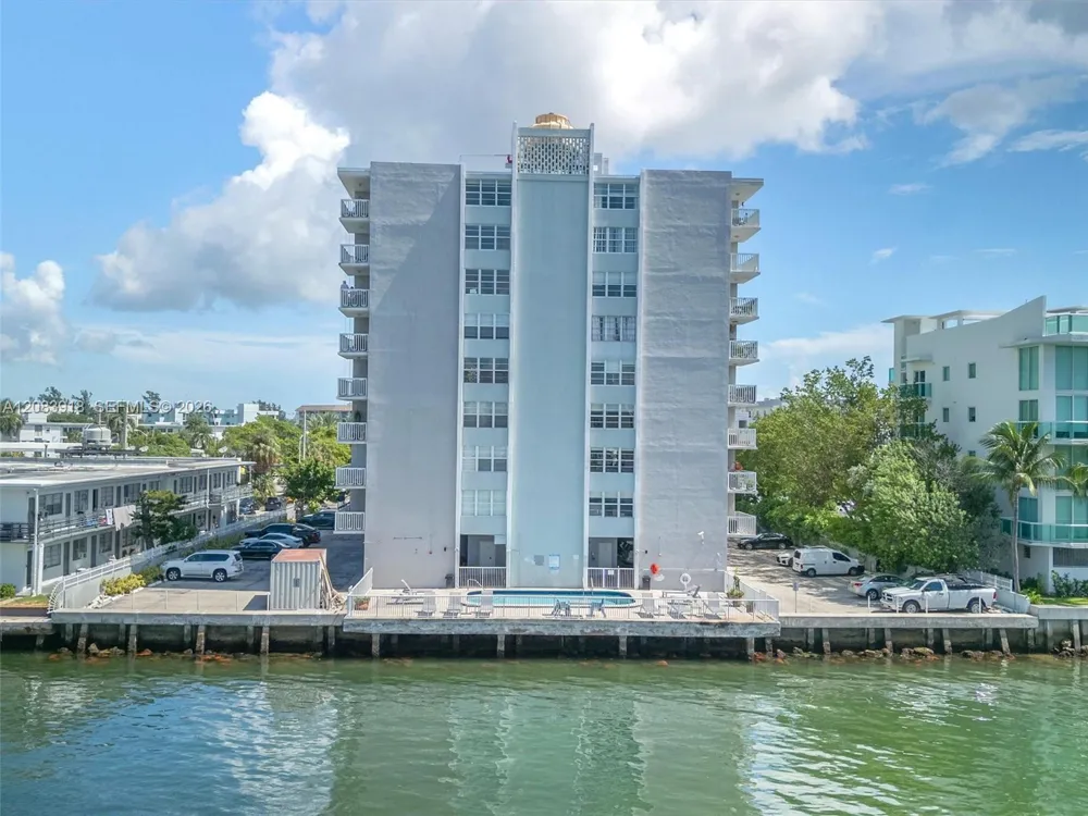 2016 Bay Dr #203 Miami Beach, FL 33141