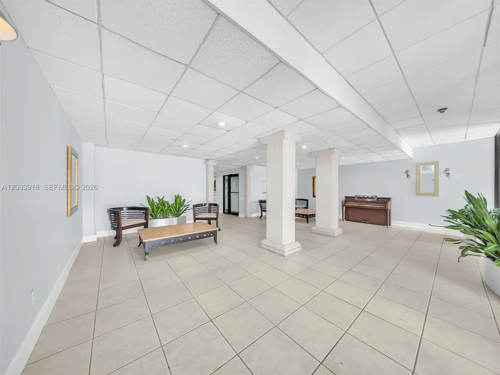 2016 Bay Dr #203 Miami Beach, FL 33141