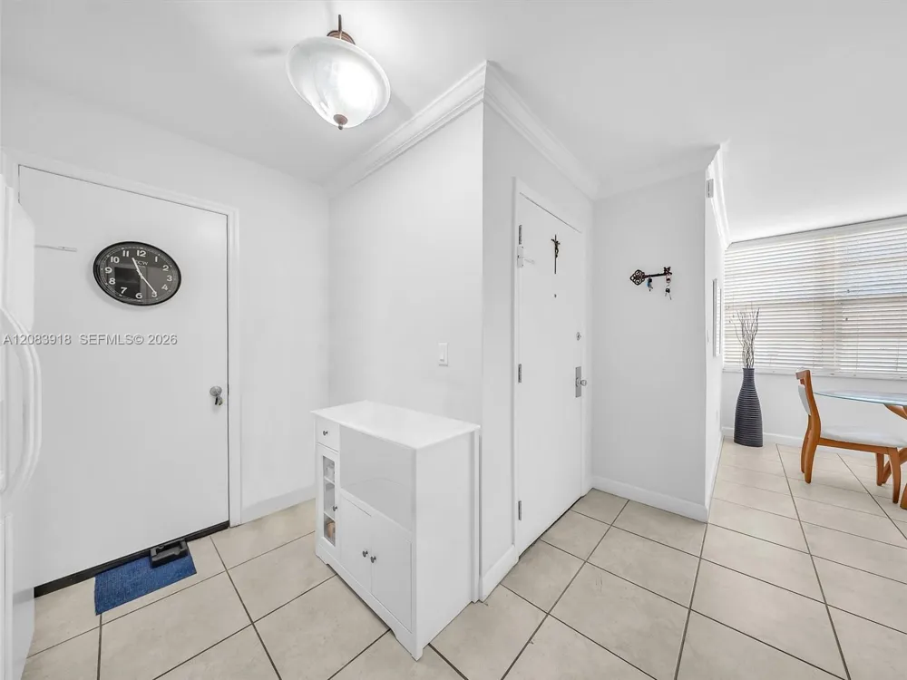 2016 Bay Dr #203 Miami Beach, FL 33141