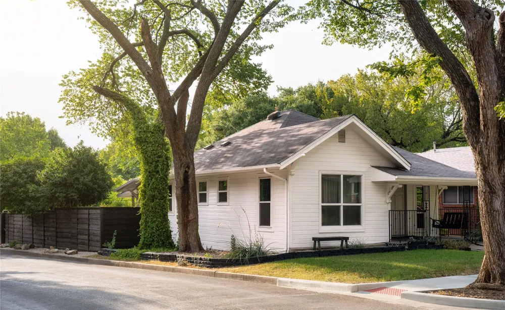 938 Clinton Avenue Dallas, TX 75208