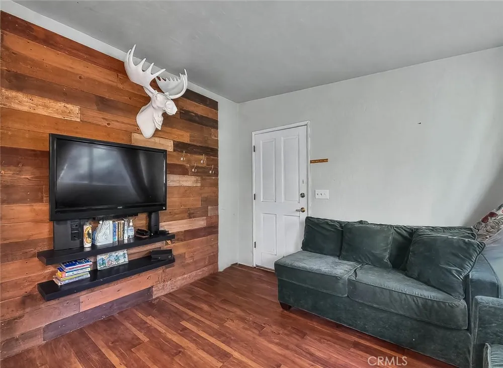 23775 Bowl Crestline, CA 92325