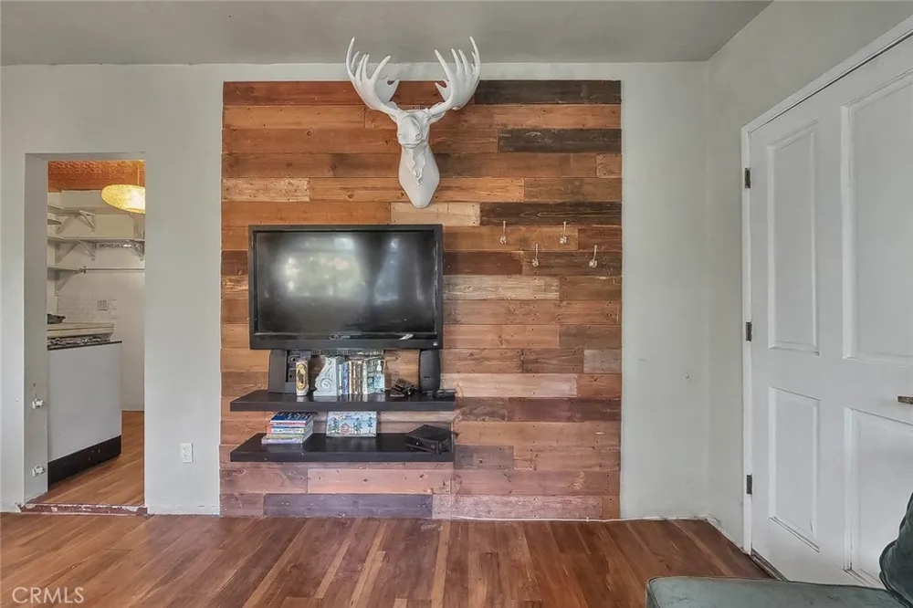 23775 Bowl Crestline, CA 92325