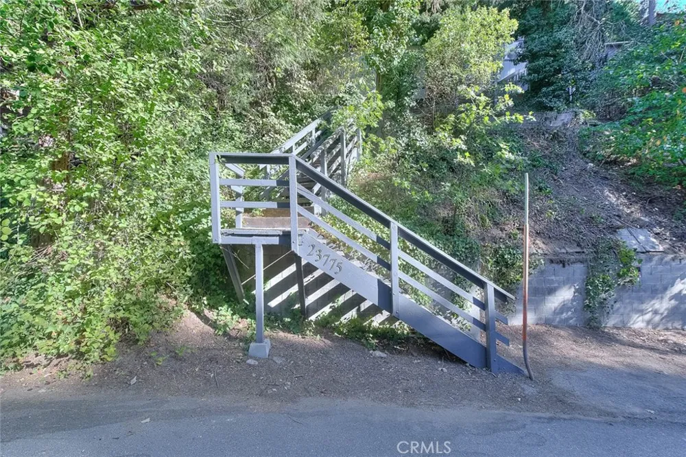 23775 Bowl Crestline, CA 92325