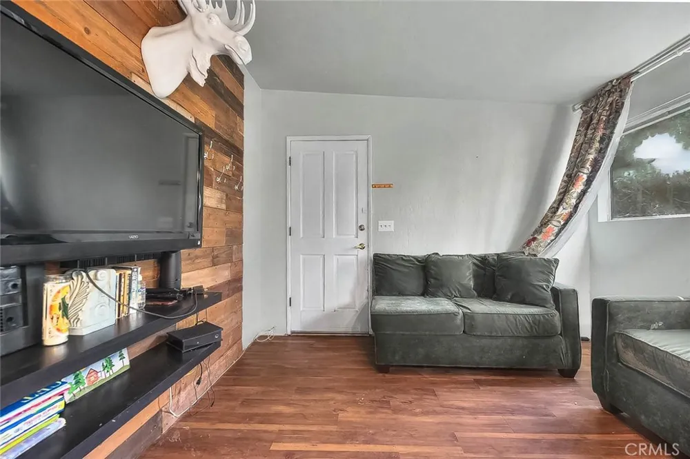 23775 Bowl Crestline, CA 92325