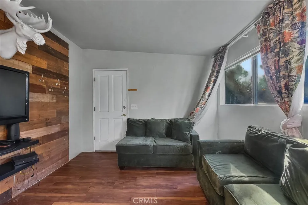 23775 Bowl Crestline, CA 92325