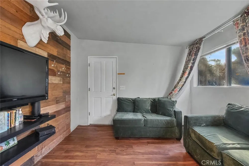 23775 Bowl Crestline, CA 92325