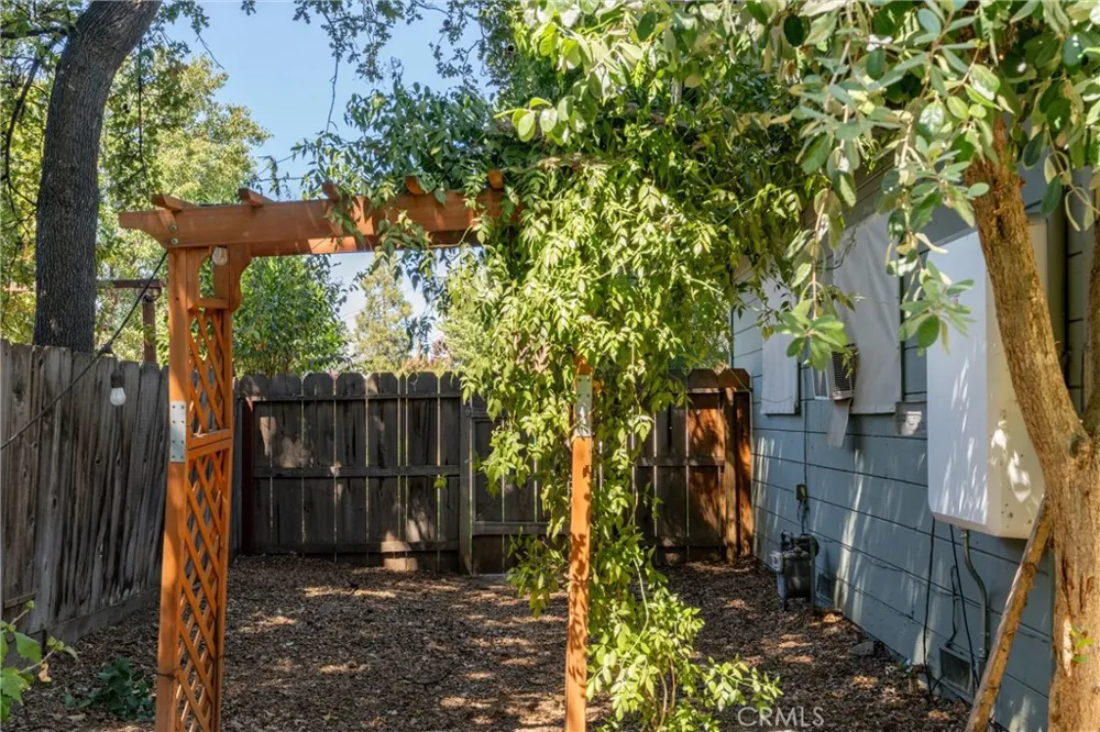 42 Oak Chico, CA 95926