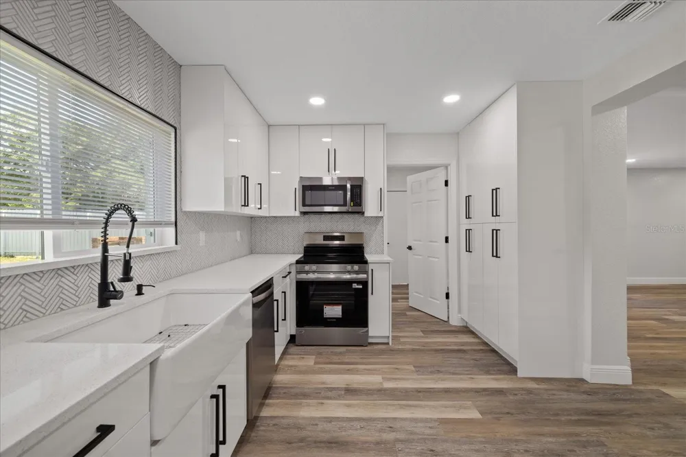 11002 RIVERVIEW DRIVE Riverview, FL 33578
