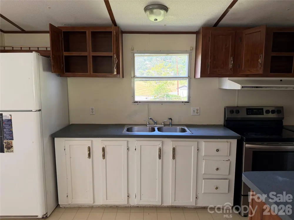 18 Wheeler Hills Road Burnsville, NC 28714