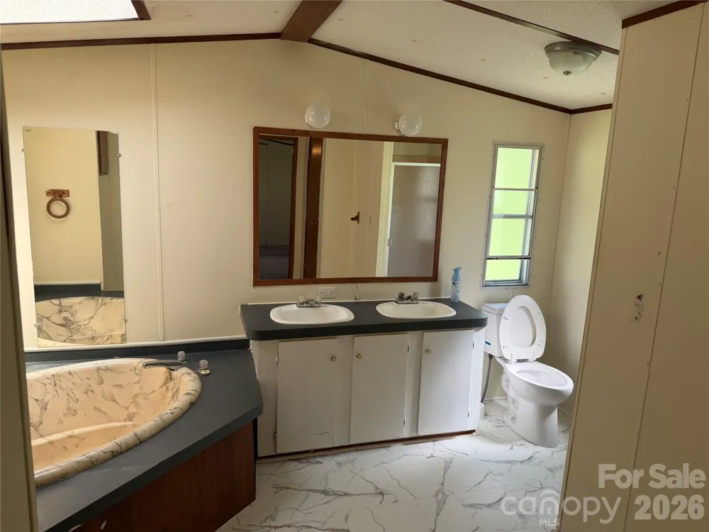18 Wheeler Hills Road Burnsville, NC 28714