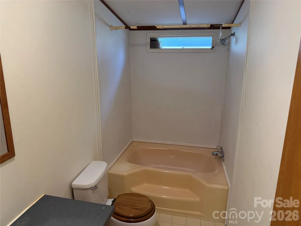 18 Wheeler Hills Road Burnsville, NC 28714