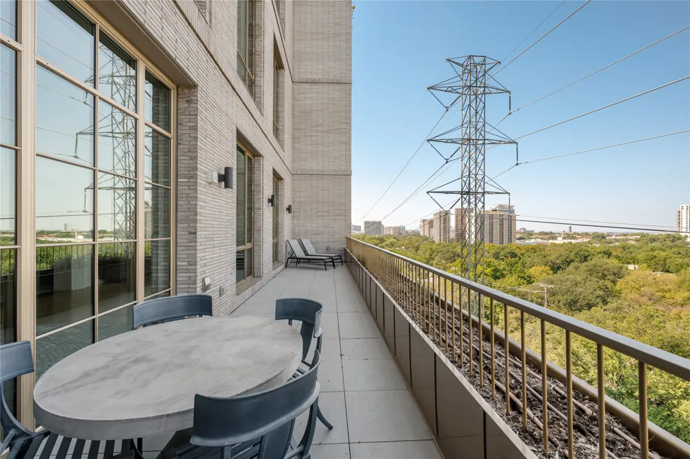 4205 Buena Vista Street #501 Dallas, TX 75205