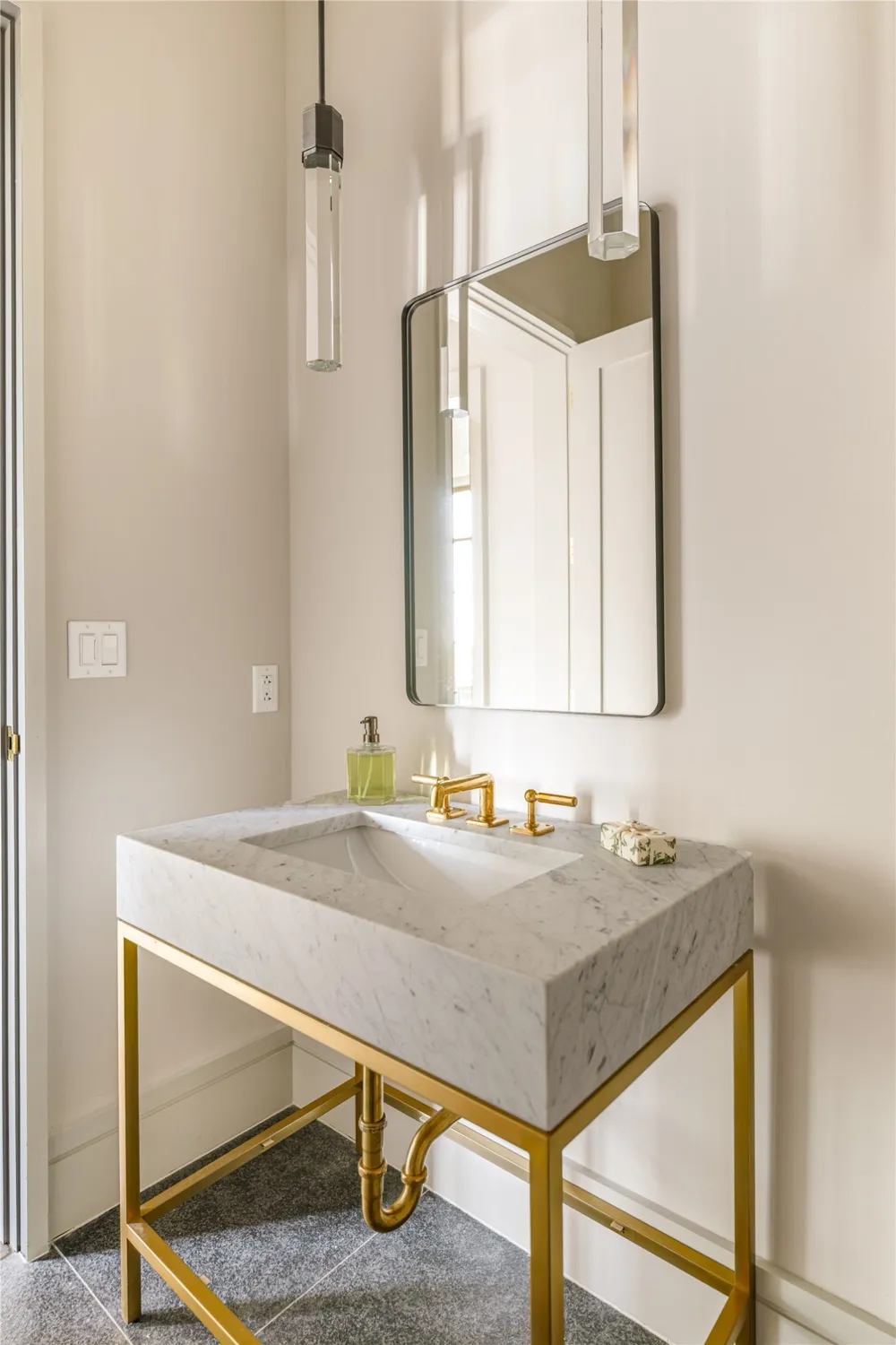 4205 Buena Vista Street #501 Dallas, TX 75205