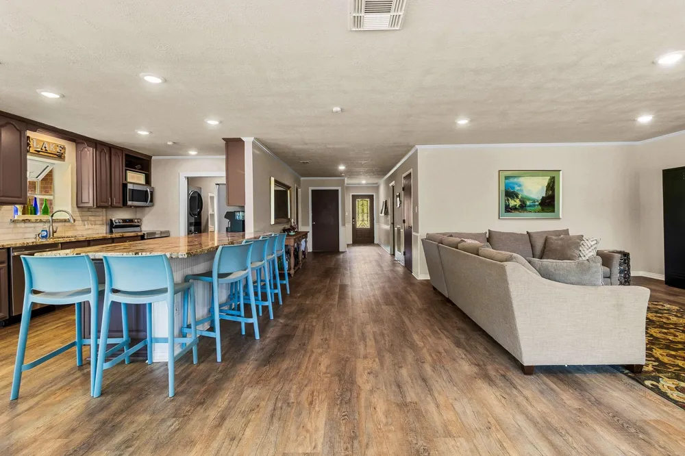 361 S Lakeside Drive Huntsville, TX 77320