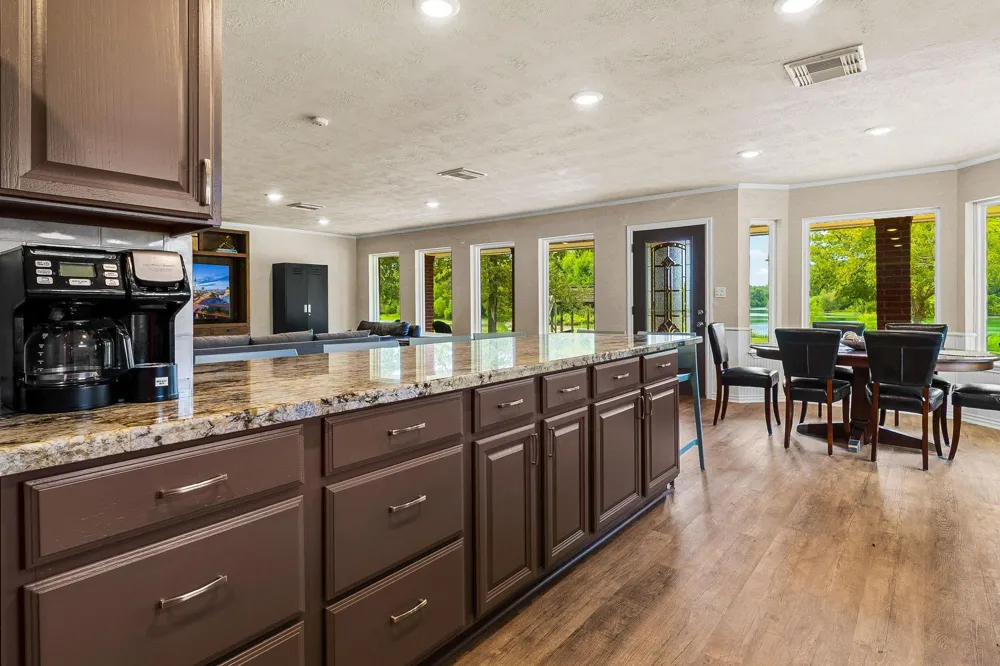 361 S Lakeside Drive Huntsville, TX 77320