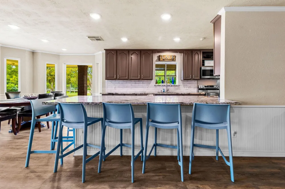 361 S Lakeside Drive Huntsville, TX 77320