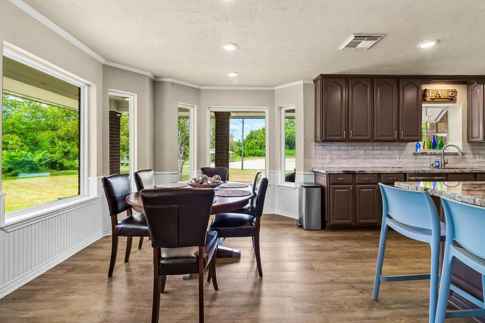 361 S Lakeside Drive Huntsville, TX 77320