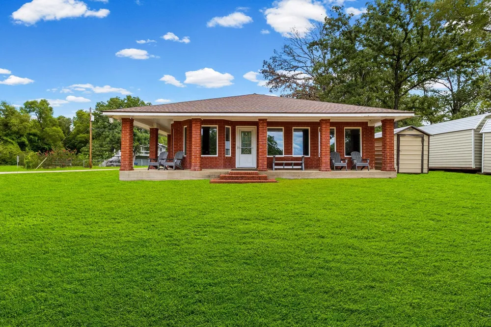 361 S Lakeside Drive Huntsville, TX 77320