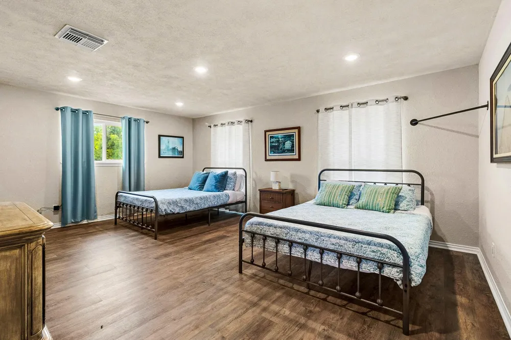361 S Lakeside Drive Huntsville, TX 77320