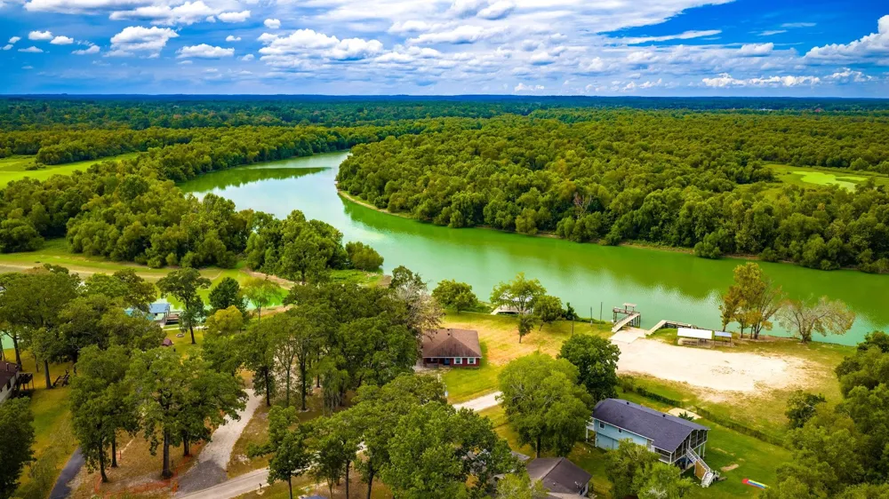 361 S Lakeside Drive Huntsville, TX 77320