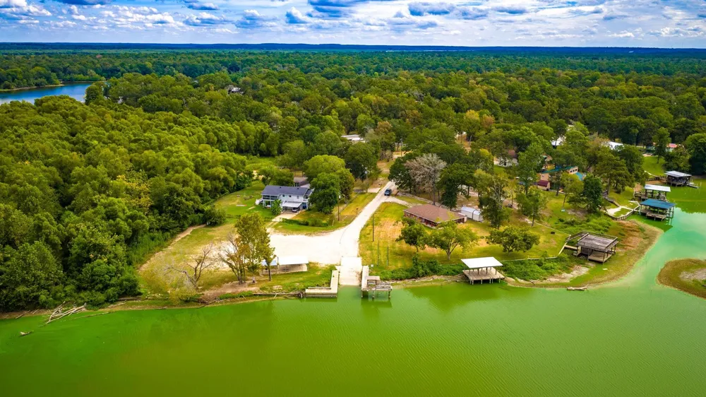 361 S Lakeside Drive Huntsville, TX 77320