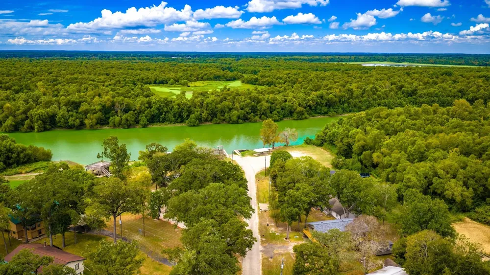 361 S Lakeside Drive Huntsville, TX 77320