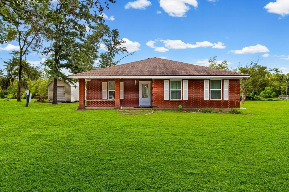 361 S Lakeside Drive Huntsville, TX 77320