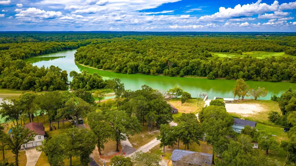 361 S Lakeside Drive Huntsville, TX 77320