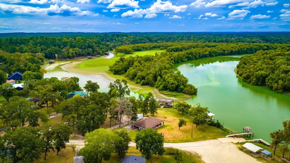 361 S Lakeside Drive Huntsville, TX 77320