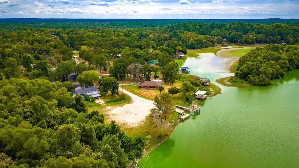 361 S Lakeside Drive Huntsville, TX 77320