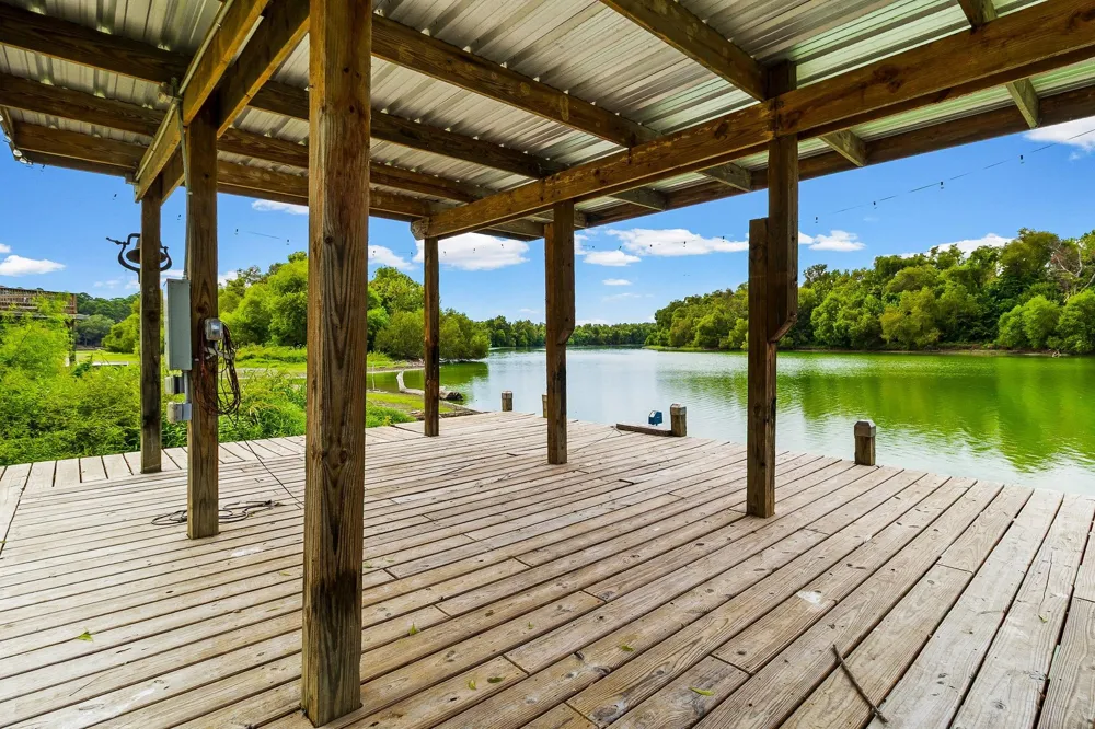 361 S Lakeside Drive Huntsville, TX 77320