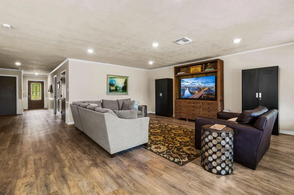361 S Lakeside Drive Huntsville, TX 77320