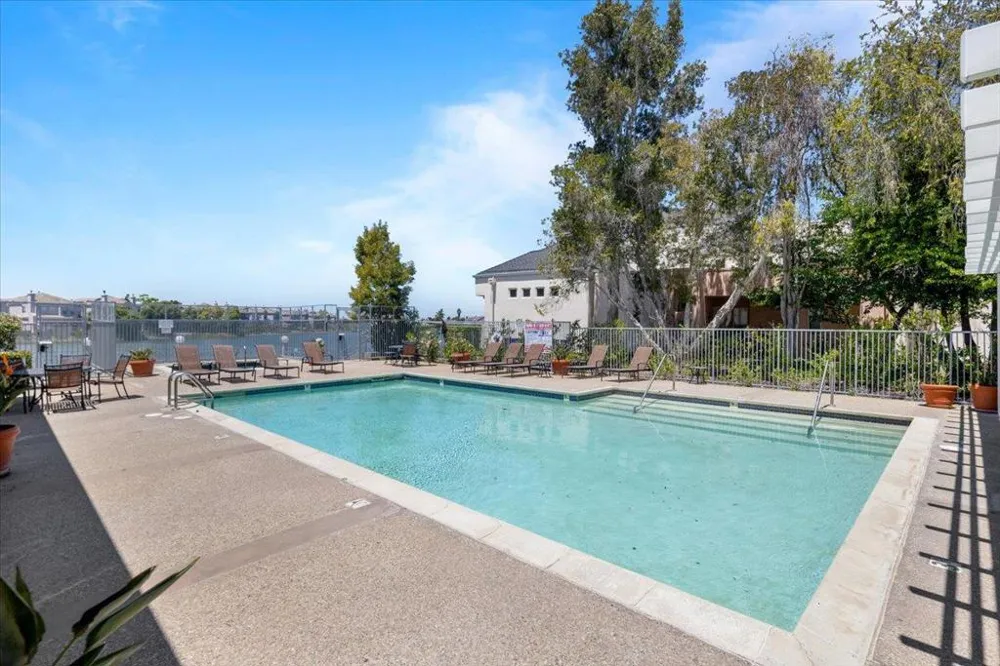 799 Lakeshore Drive Redwood City, CA 94065