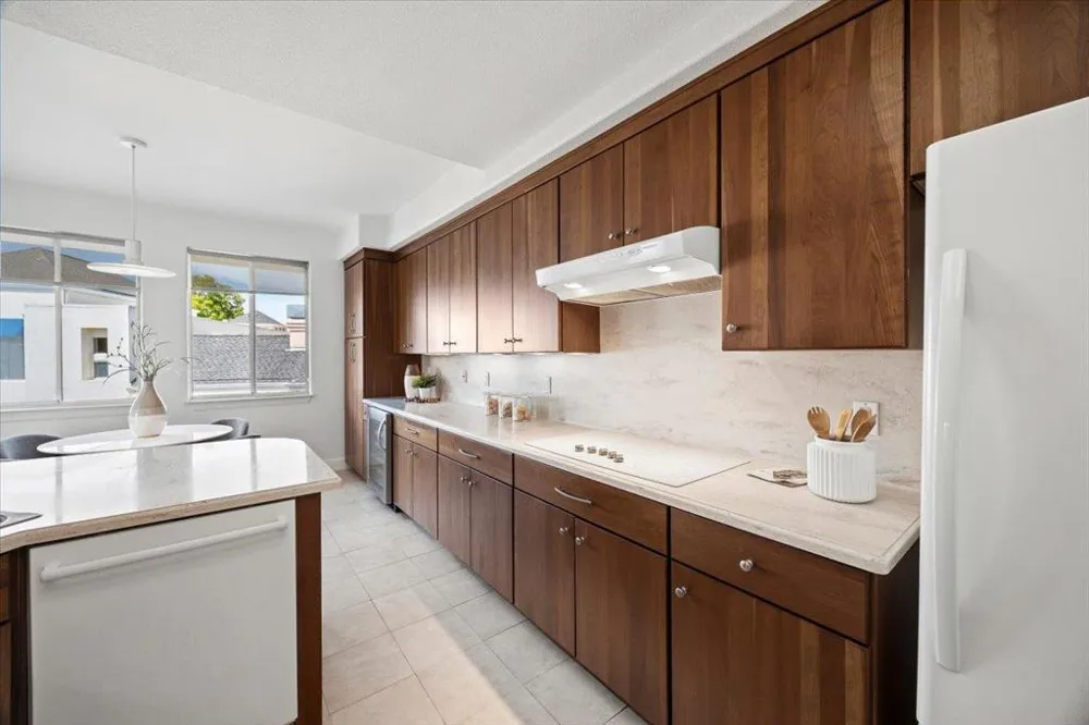 799 Lakeshore Drive Redwood City, CA 94065