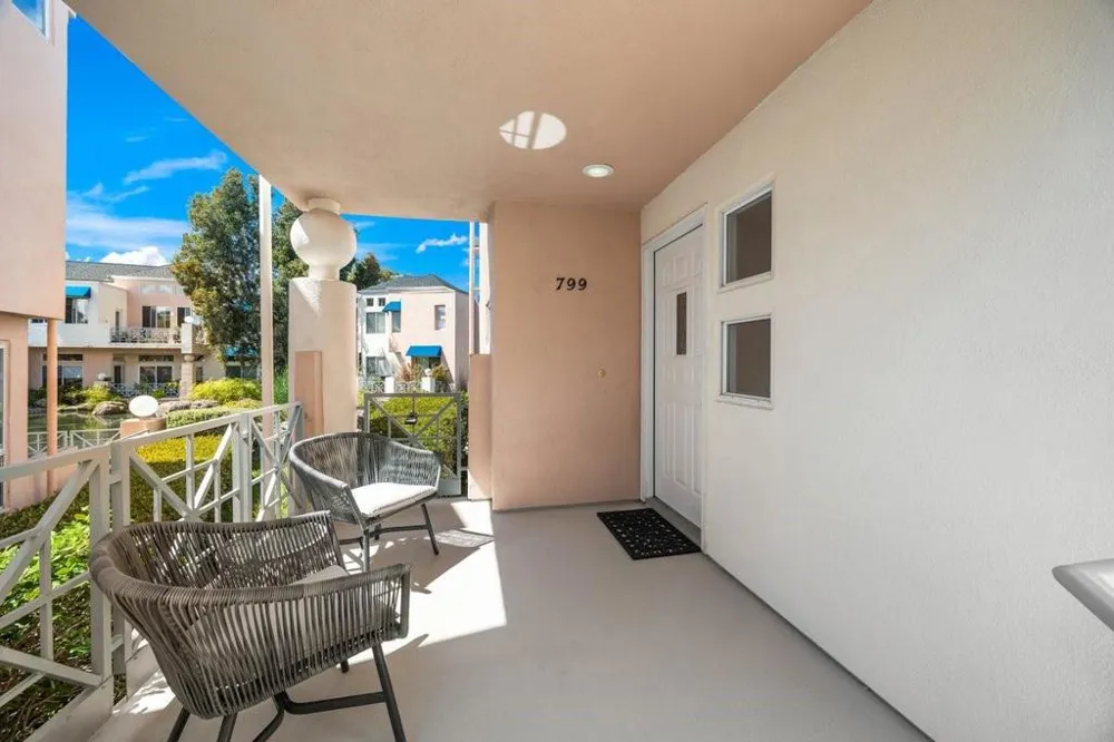 799 Lakeshore Drive Redwood City, CA 94065
